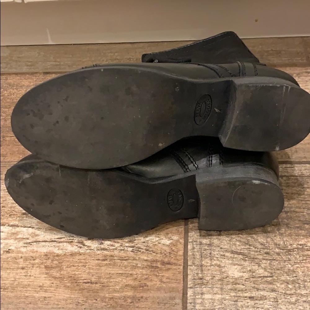 Boots - Picture 4 of 5